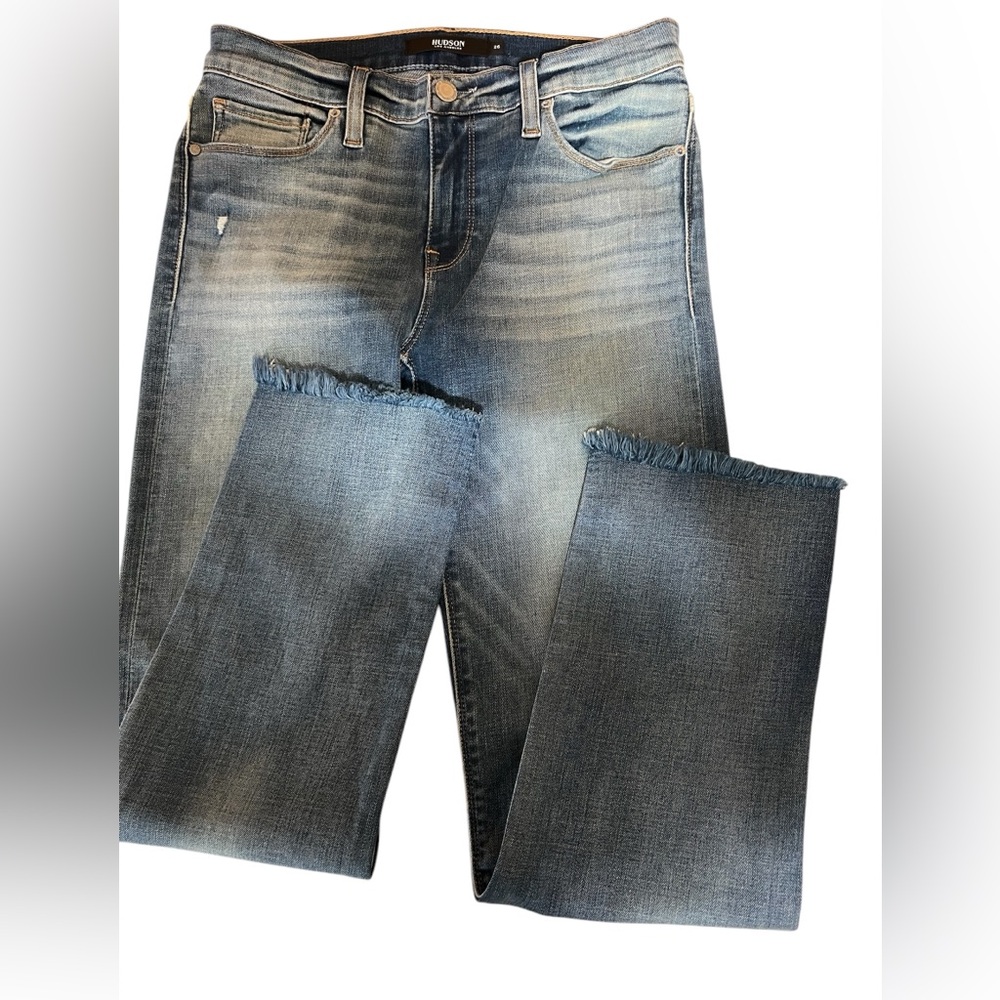 NWT Hudson Nico Cigarette Mid Rise Jeans w/ distressing. Size 26 MSRP $195